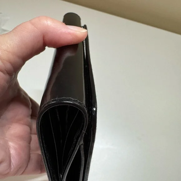 Gucci Black Patent Leather Embossed Logo Wallet EUC with COA - Picture 5 of 16